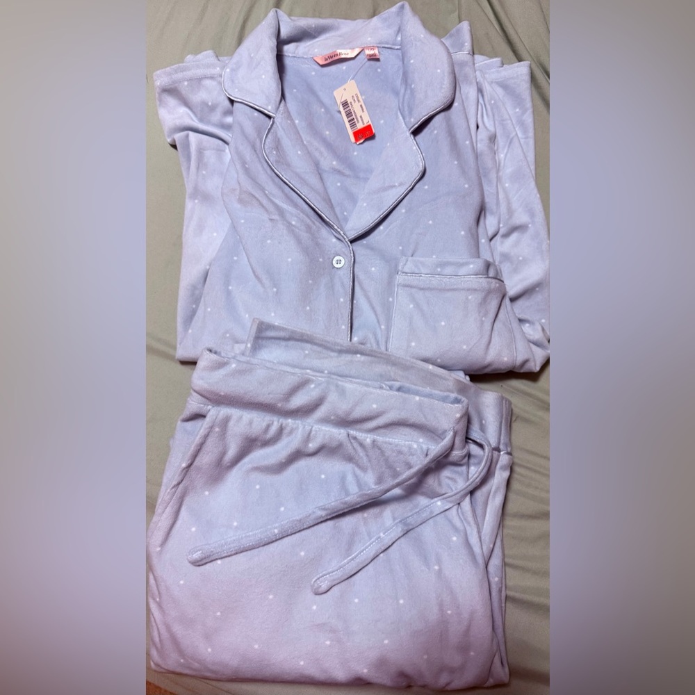 NWT La Vie En Rose Light blue incredible soft! 😍 Polka Dot Pajama Set size large